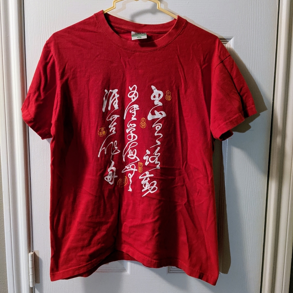 3/$20🌼 Red Chinese Calligraphy T-shirt - Kids M